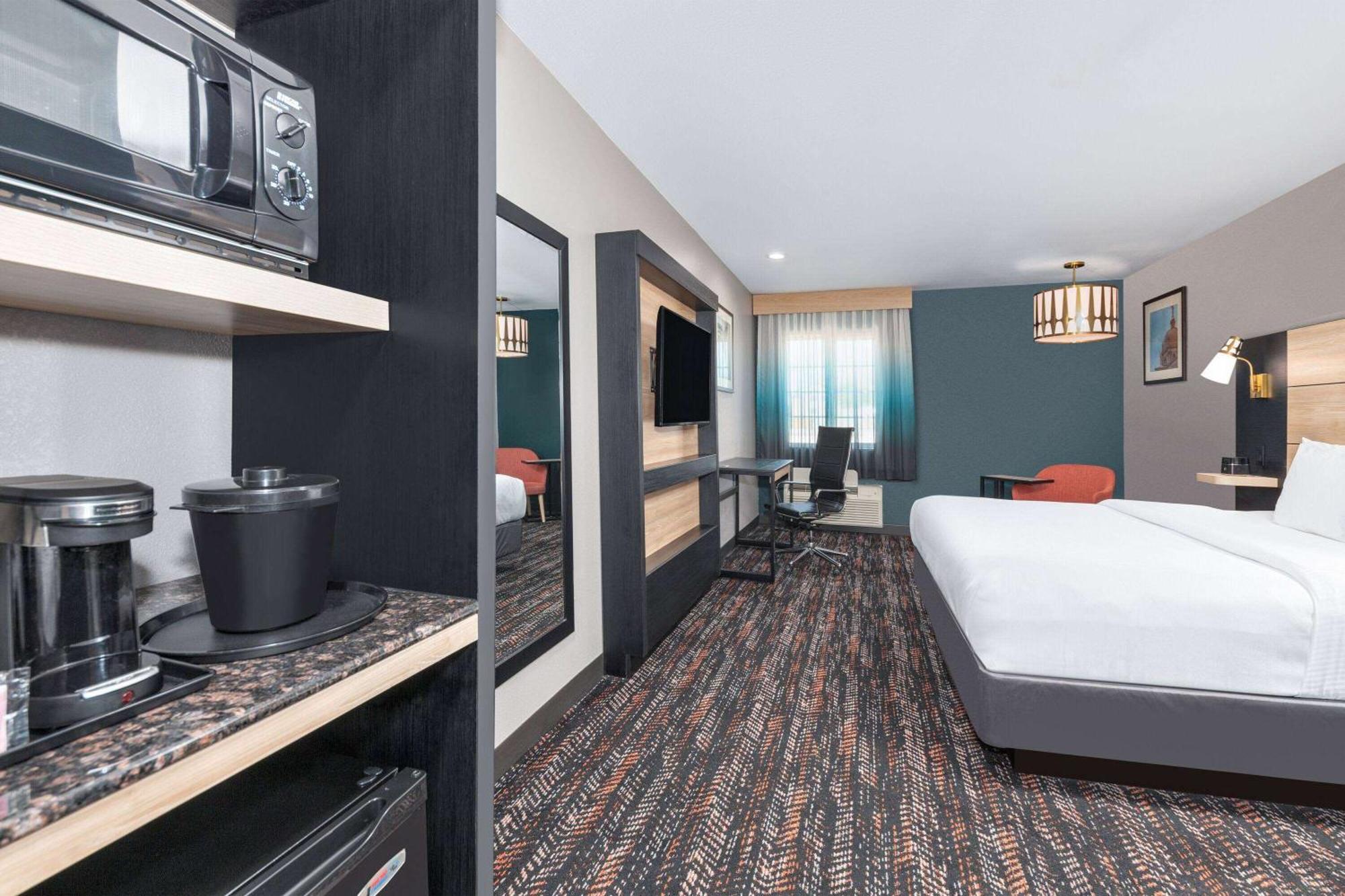 Hotel La Quinta By Wyndham Woodway - South