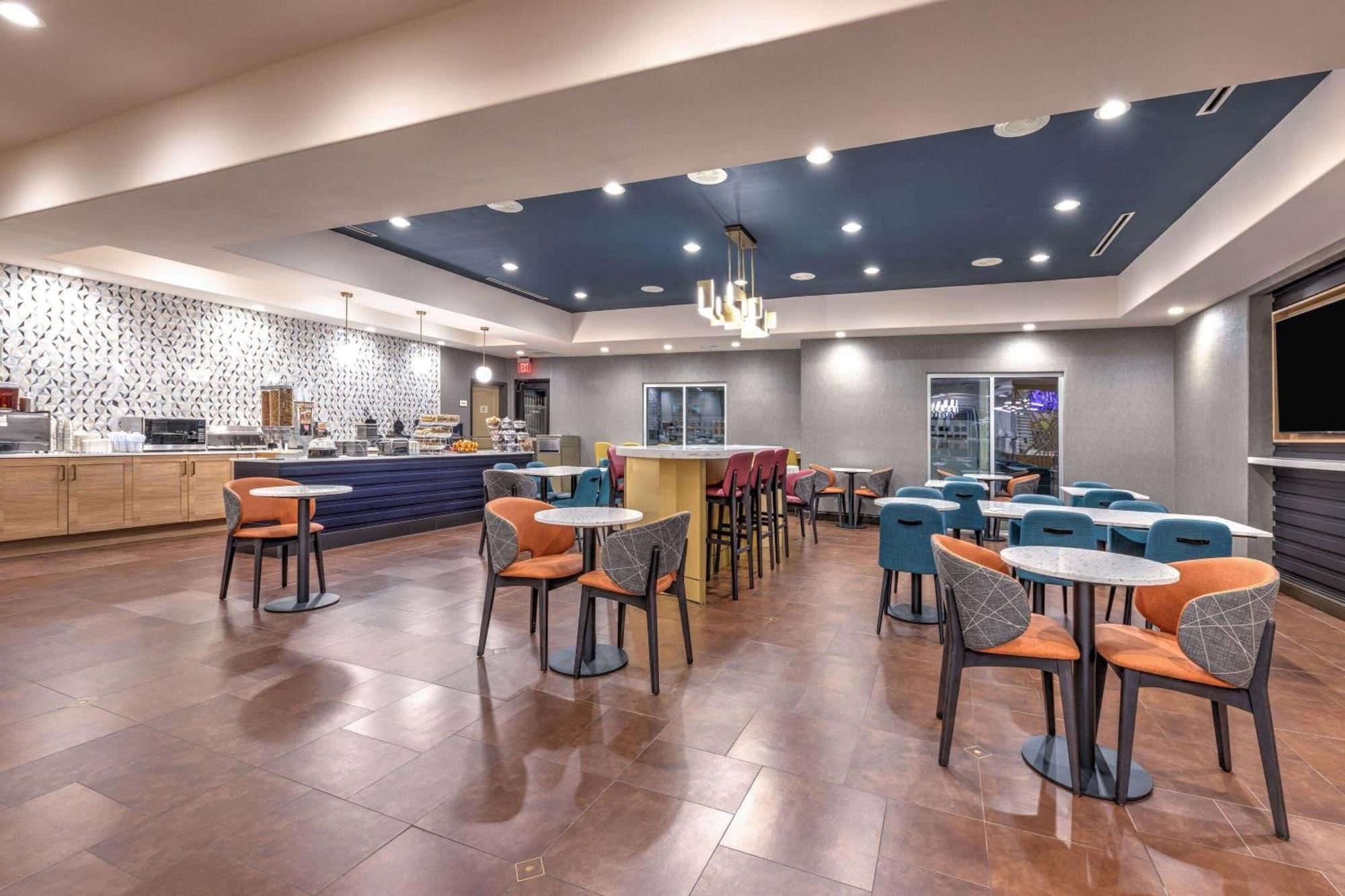 La Quinta By Wyndham Woodway - South 3*