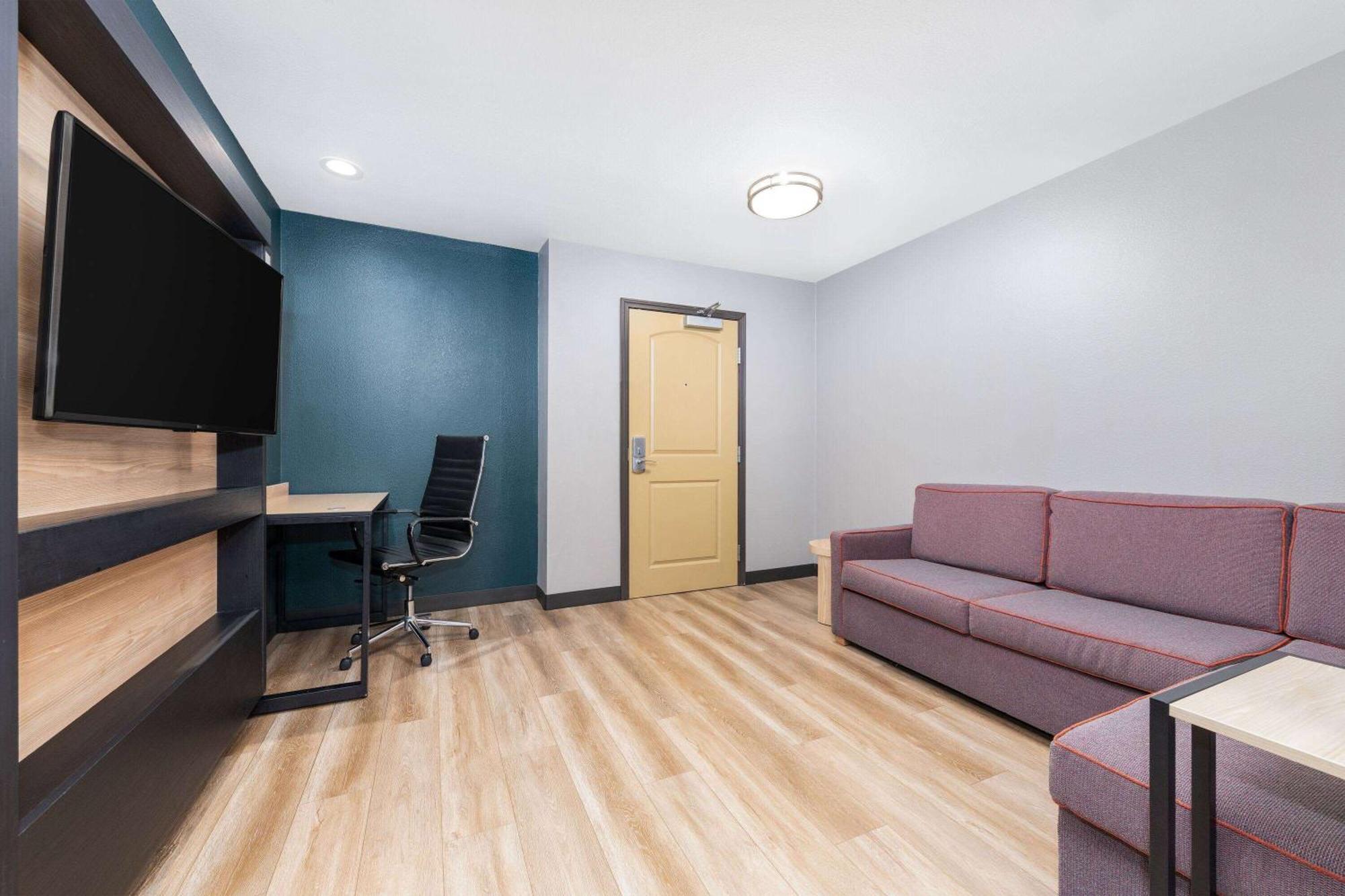 La Quinta By Wyndham Woodway - South