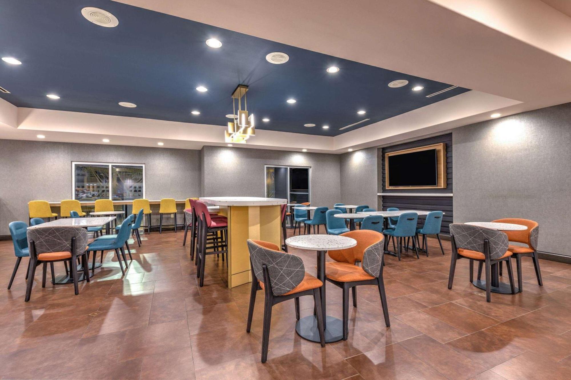 La Quinta By Wyndham Woodway - South Hotel