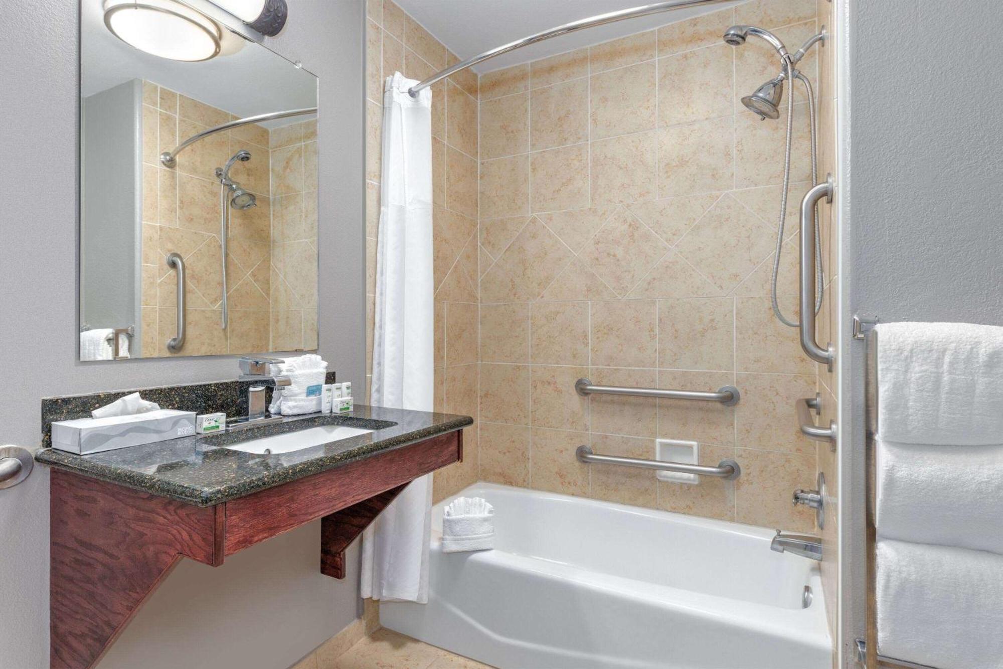 Hotel La Quinta By Wyndham Woodway - South