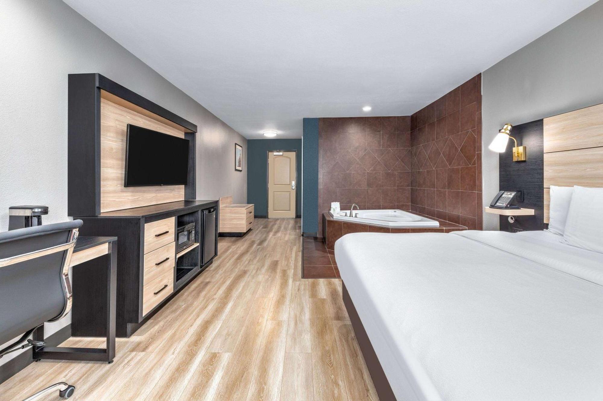 La Quinta By Wyndham Woodway - South