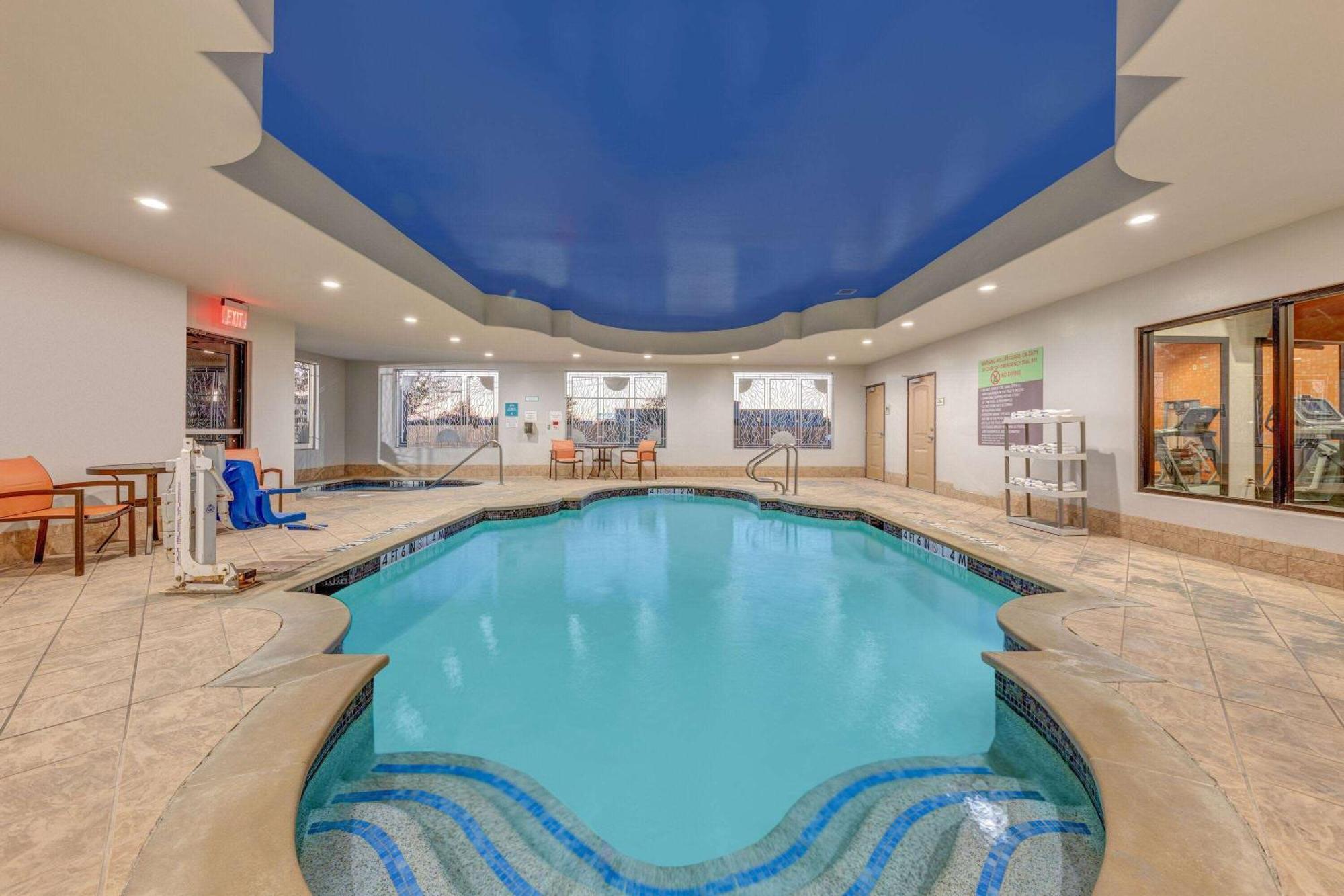 La Quinta By Wyndham Woodway - South Hotel